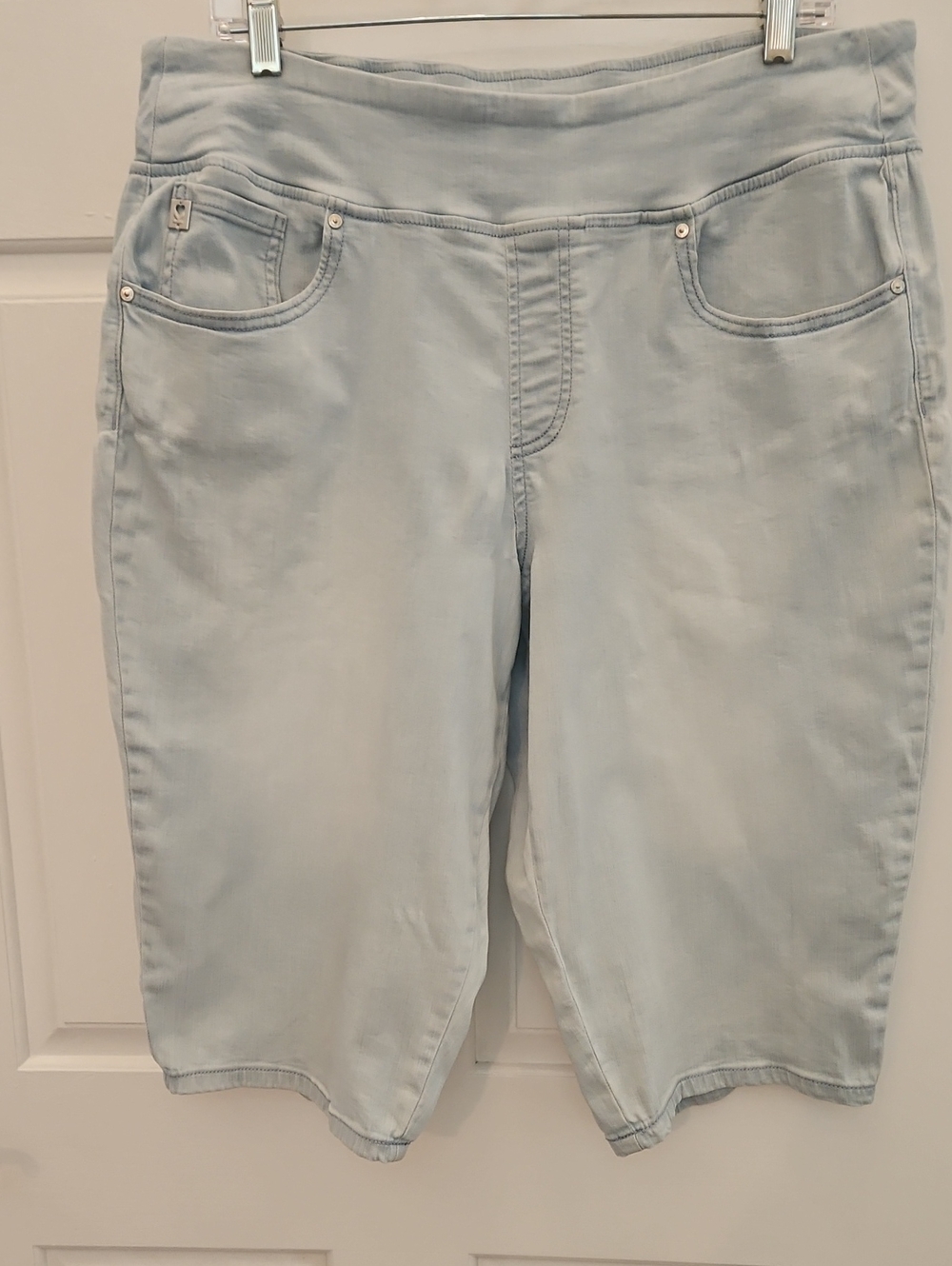 Belle by Kim Gravel Triple-Luxe 5-Pocket Pedal Pusher. Bleach Wash. 16 Petite
